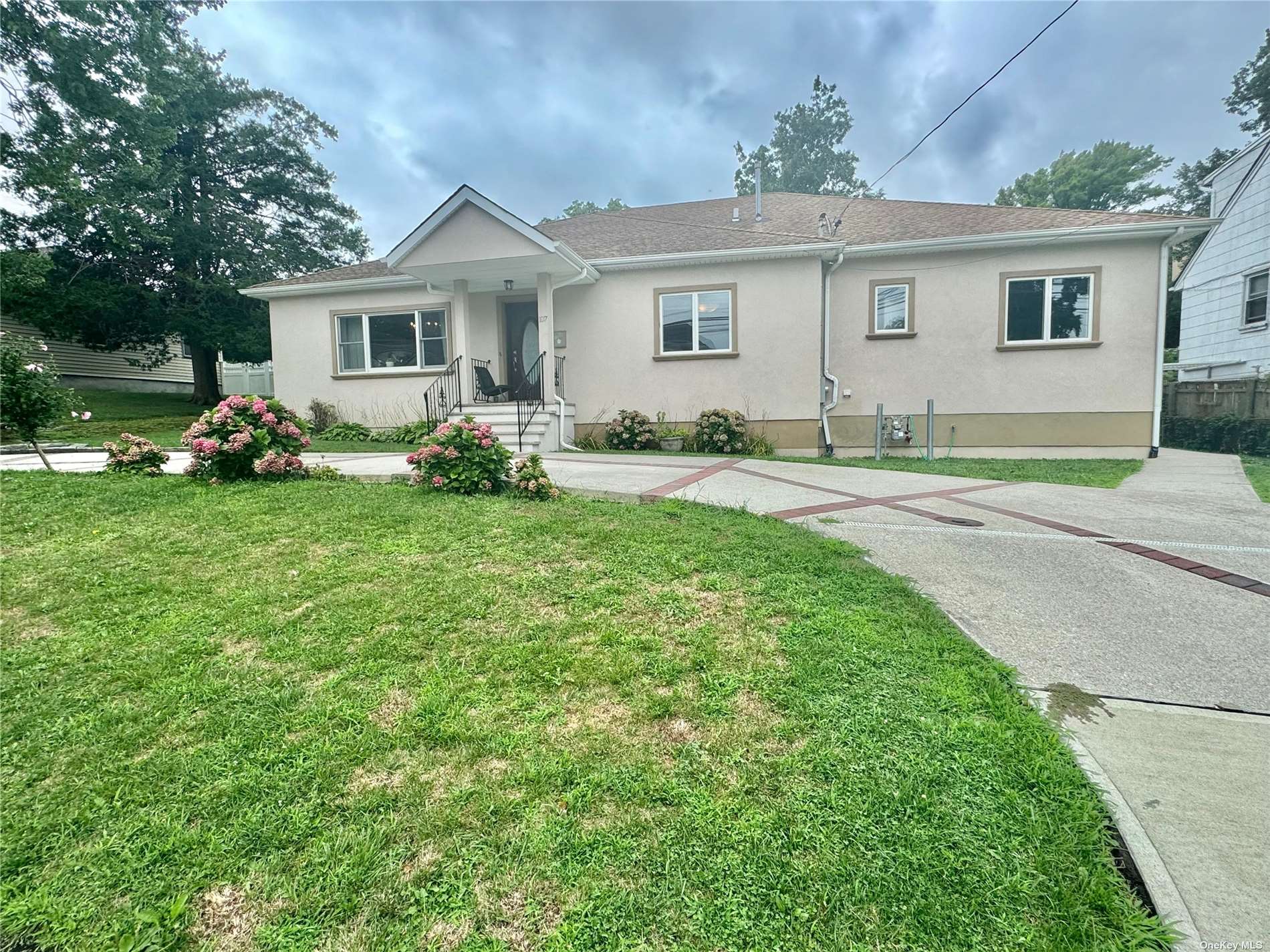 Udall Dr, Great Neck, NY 11020