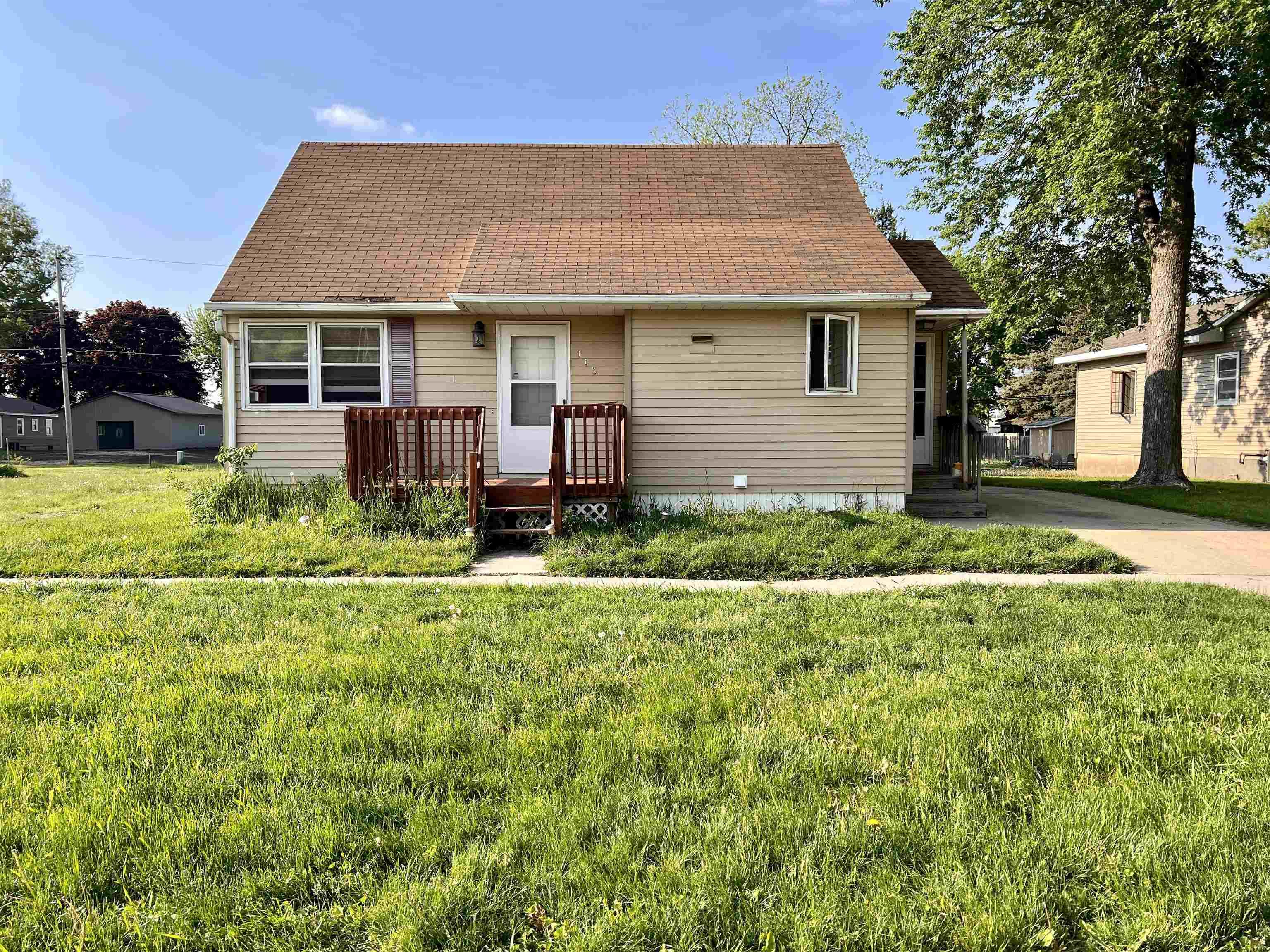 Randall St, Reinbeck, IA 50669