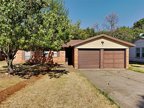 900 Cannon Dr, Euless, TX, 76040-5315 | Card Image