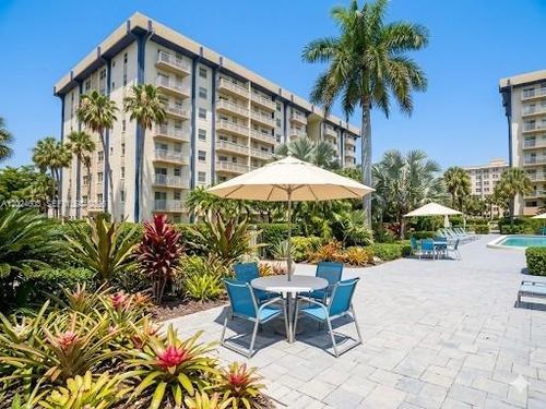 203e-4550 9th St, Miami, FL, 33126-2313 | Card Image