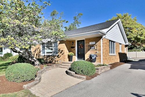 827 S Kearsage Ave, Elmhurst, IL, 60126-4454 | Card Image