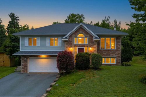 67 Craigburn Drive, House with 4 bedrooms, 3 bathrooms and 4 parking in Dartmouth NS | Card Image