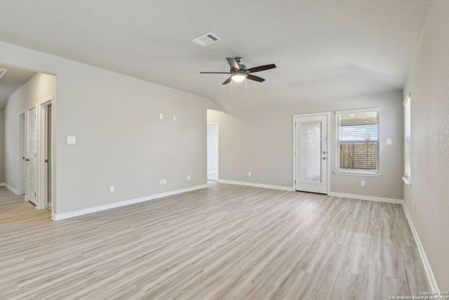 9626 Grand Via Blvd, House other with 3 bedrooms, 2 bathrooms and null parking in Converse TX | Image 4