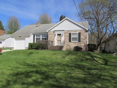 1507 S Chicago Avenue, Freeport, IL, 61032 | Card Image