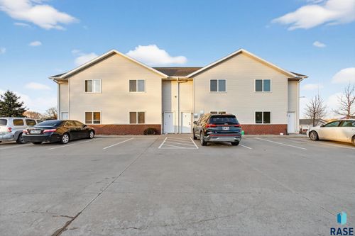1-4-2800 E Madison St Street, Sioux Falls, SD, 57103 | Card Image