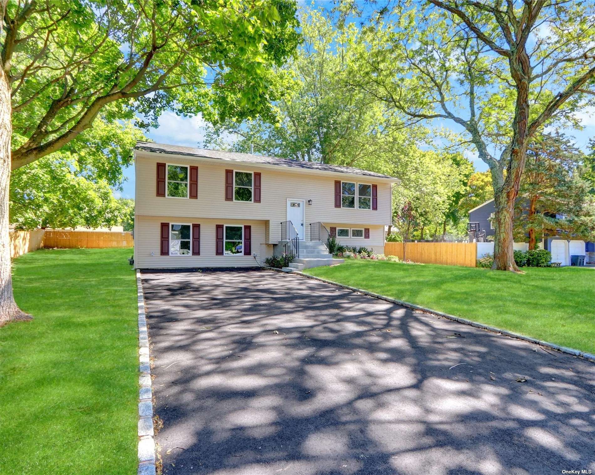 Shenandoah Blvd, Port Jefferson Station, NY 11776