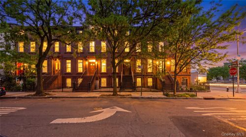 4 Hart St, Brooklyn, NY, 11206-6402 | Card Image