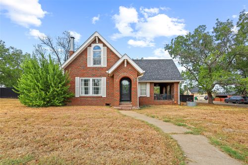 1100 W Walnut St, Coleman, TX, 76834-3728 | Card Image