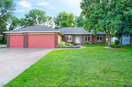 4404 Oakcreek Dr S, Fargo, ND, 58104-6620 | Card Image