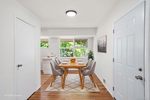 5 Birch Ct, Riverhead, NY, 11901-3442 | Card Image