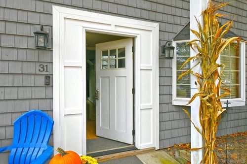 31 Rome St, East Patchogue, NY, 11772-6190 | Card Image