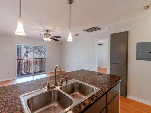 apt-206-1422 Collier St, Austin, TX, 78704-2905 | Card Image