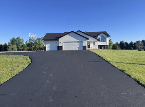 672 Laurie Ln, Hudson, WI, 54016-7326 | Card Image
