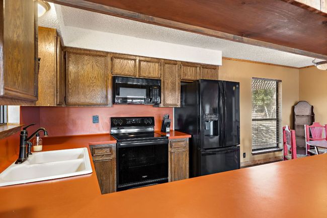 Kitchen | Image 19