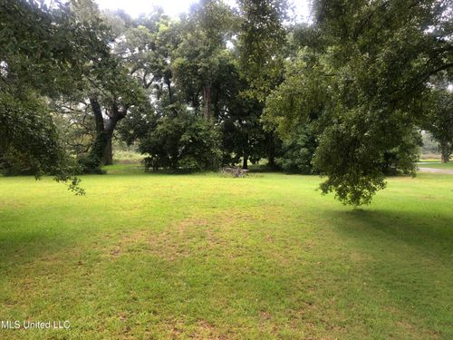 703 Wiggins Cir, Pascagoula, MS, 39581-2051 | Card Image