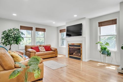 39-39 Hawthorne St, Boston, MA, 02119-1452 | Card Image