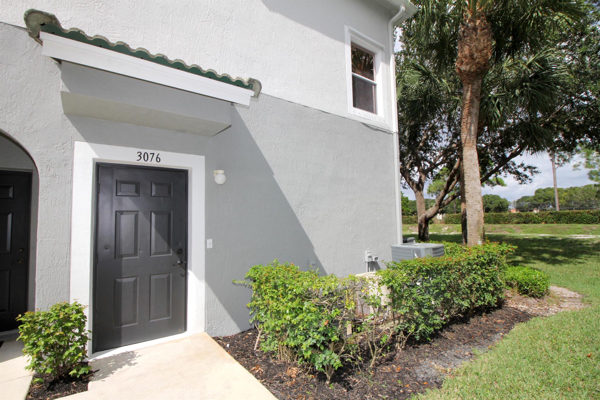 Grandiflora Dr, Lake Worth, FL 33467