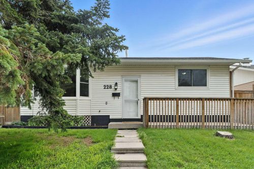 228 Penswood Way Se, Calgary, AB, T2A4T3 | Card Image