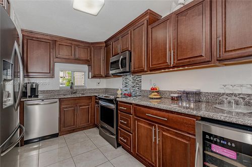 11-109-9410 N Hollybrook Lake Dr, Pembroke Pines, FL, 33025-1523 | Card Image