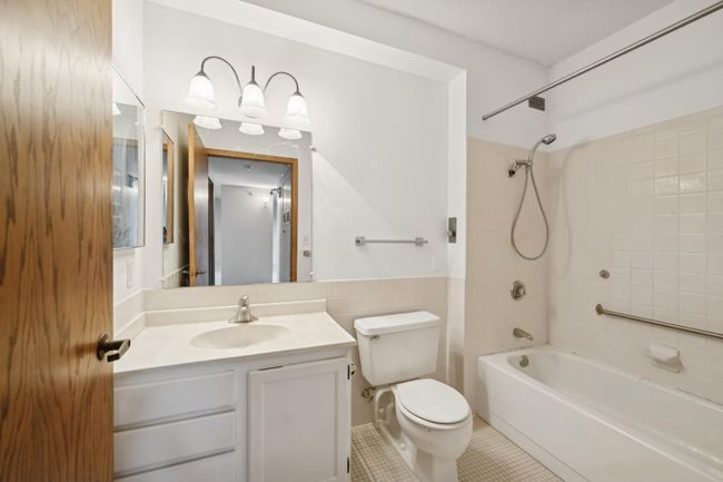 11_6615LakeShoreDr_Unit1111_2048_DownloadforMLS_2000x1333.jpg | Image 9