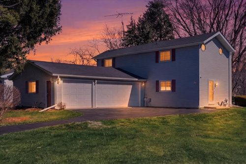 422 Pembroke Rd Sw, POPLAR GROVE, IL, 61065-8946 | Card Image