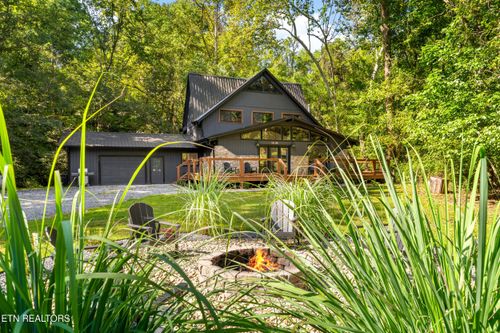 3111 Nevils Way, Sevierville, TN, 37876-1010 | Card Image