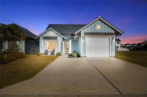 110 Foxtail Ln, Rockport, TX, 78382-4718 | Card Image