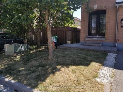 35-2 Goldberry Crt, Brampton, ON, L6X4P5 | Card Image