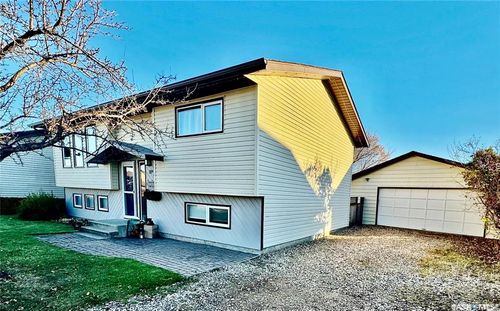 38 Howard Cres, Lanigan, SK, S0K2M0 | Card Image