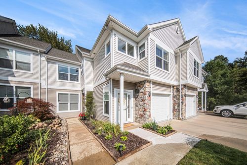 611 Pebblestone Ln, Chelsea, MI, 48118-1462 | Card Image
