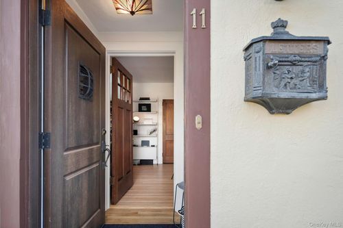 11 Sutton Pl, Ossining, NY, 10562-4419 | Card Image