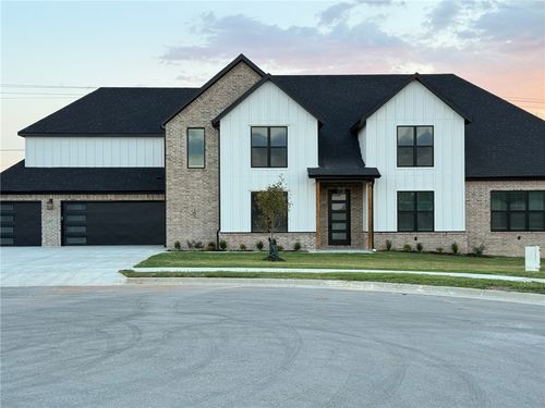 100 Collins Way, Centerton, AR, 72719-6105 | Card Image