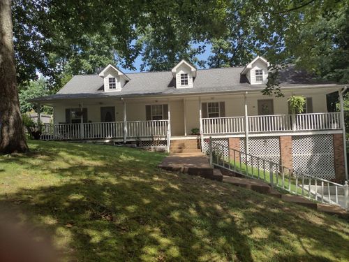 121 Oak Dr, Dickson, TN, 37055-1257 | Card Image