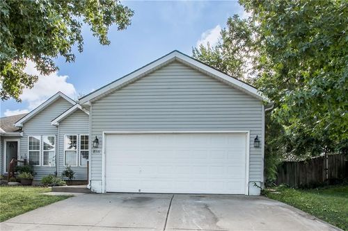 8531 Vassar Ave, Raytown, MO, 64138-2589 | Card Image