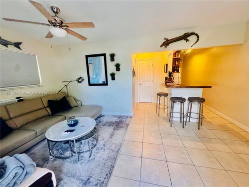 637-637 Ne 16th St, Fort Lauderdale, FL, 33304-1136 | Card Image