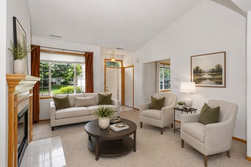 402-7610 Wistful Vista Dr, West Des Moines, IA, 50266-8050 | Card Image