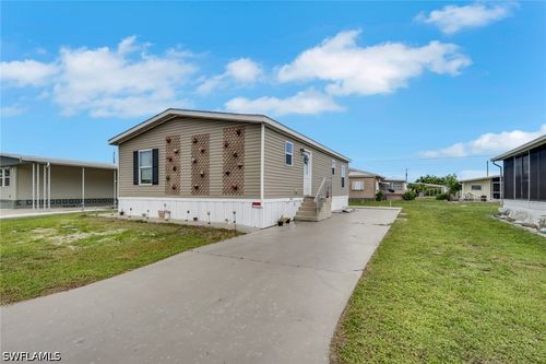 372 Santa Fe Trl, NORTH FORT MYERS, FL, 33917-3061 | Card Image