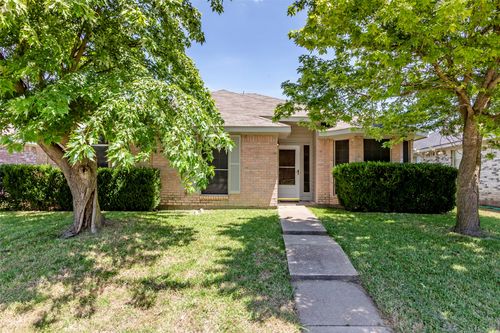 845 Applewood Dr, Cedar Hill, TX, 75104-2905 | Card Image
