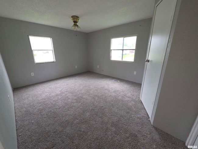 201 E 3 Rd St, Home with 3 bedrooms, 2 bathrooms and 2 parking in Christopher IL | Image 22