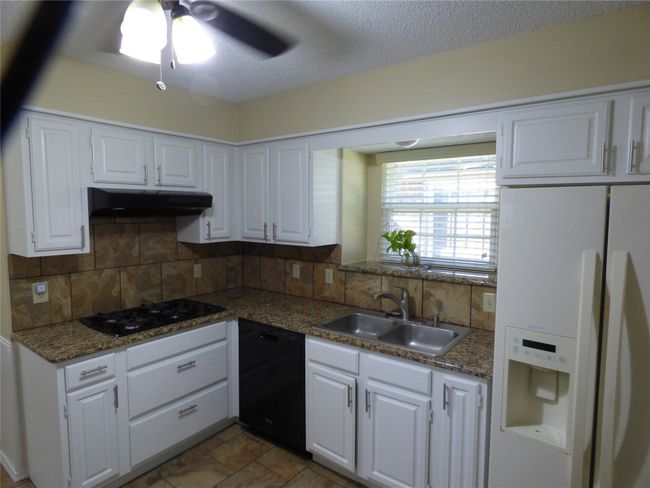 1920 Arbor Creek Dr, House other with 3 bedrooms, 2 bathrooms and null parking in Carrollton TX | Image 8