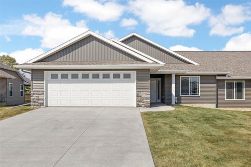 2915 Sequoia Dr Sw, Cedar Rapids, IA, 52404-7023 | Card Image