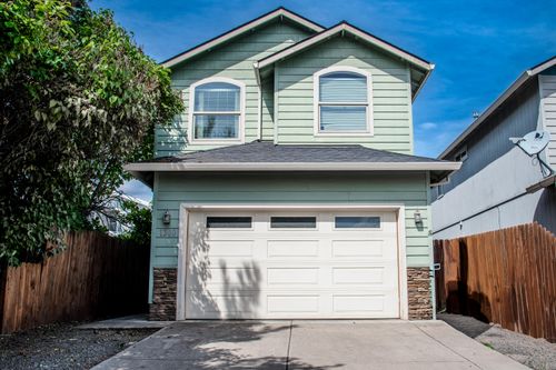 1300 Dixie Ln, Medford, OR, 97501-3906 | Card Image