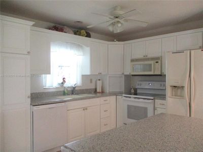 R109 - 6531 Se Federal Hwy, Home with 2 bedrooms, 2 bathrooms and null parking in Stuart FL | Image 3