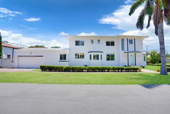 5861 Lagorce Dr, House other with 4 bedrooms, 4 bathrooms and null parking in Miami Beach FL | Image 4