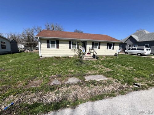 210 Dean Street, Shelbina, MO, 63468 | Card Image