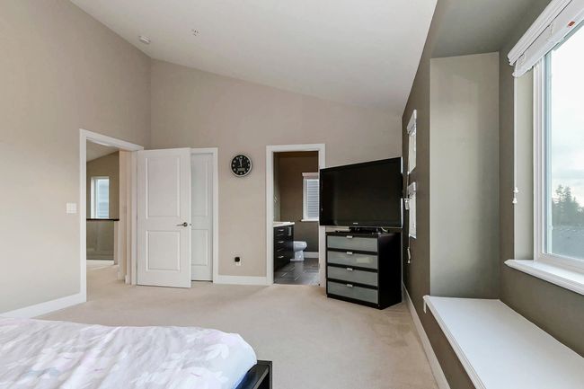10499 Mceachern St, House other with 4 bedrooms, 4 bathrooms and 4 parking in Maple Ridge BC | Image 12