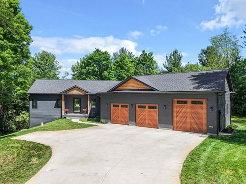 677 Blueberry Rdg, Traverse City, MI, 49685-8606 | Card Image