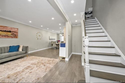 apt-49-140 W 69th St, New York, NY, 10023-5167 | Card Image