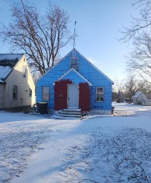 17 10th St, Windom, MN, 56101-1542 | Card Image