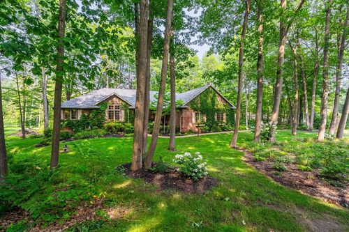 7068 Lone Oak Lane, LITTLE SUAMICO, WI, 54171 | Card Image